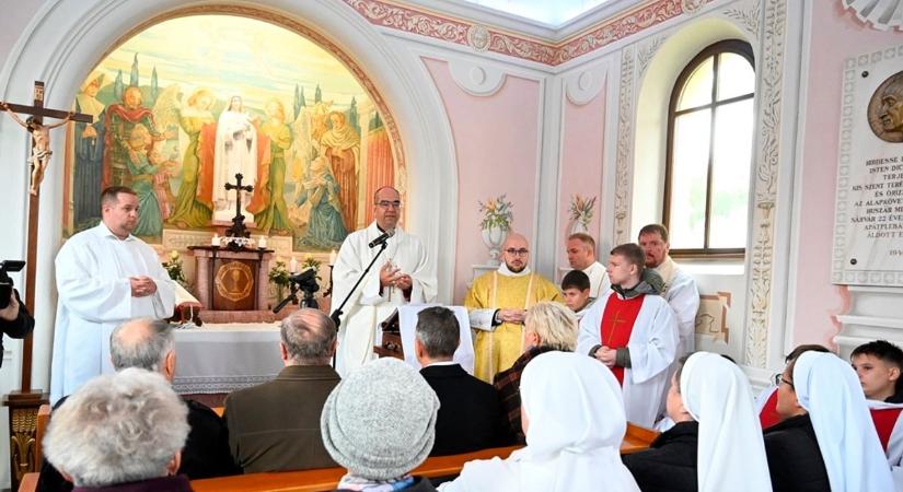 Kápolnaszentelés Sárváron – megújult a Kis Szent Teréz kápolna
