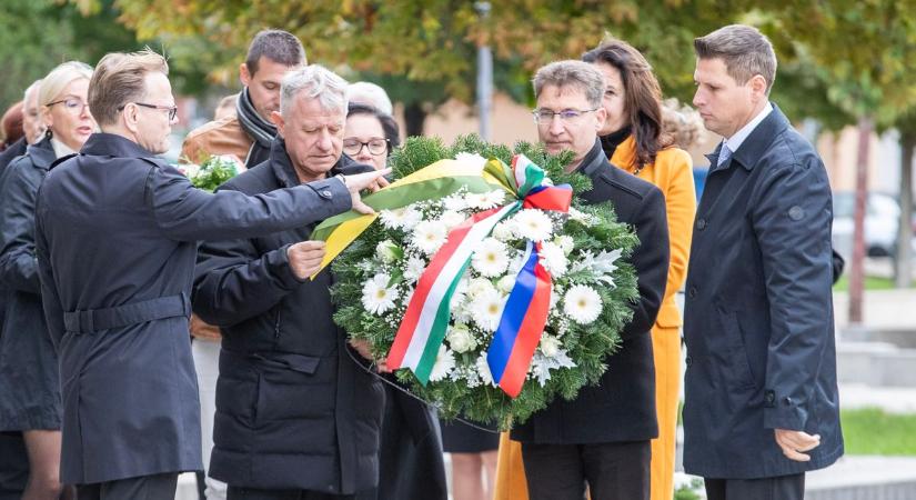 Székesfehérvár főhajtással emlékezett az aradi vértanúkra