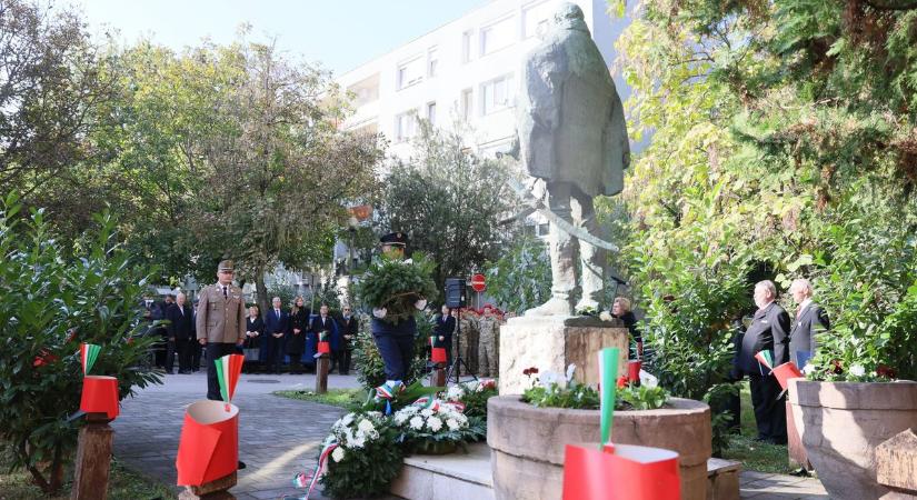 „A szabadság, amelyben élünk, nem magától értetődő, hanem elődeink küzdelmének és véráldozatának a gyümölcse...”