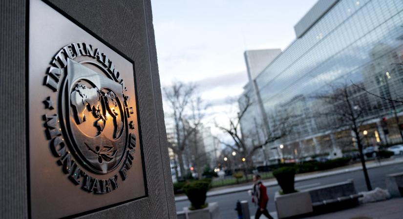 Szép ez az IMF-tanulmány, amelyre hivatkozva az Orbán-kormány hűséget esküdne Vlagyimir Putyinnak, kár, hogy a rezsicsökkentés megszüntetése is szerepel benne