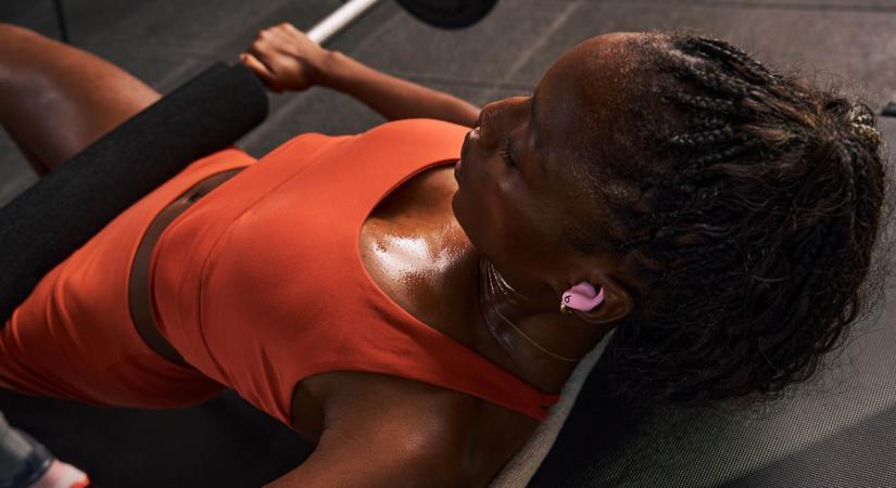 Változatlan üzemidő mellett lett kisebb a Beats sportos fülhallgatója