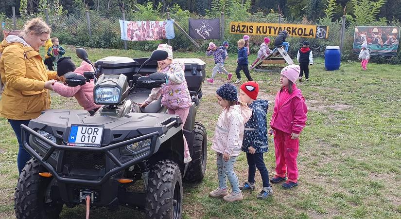 Gyerekek és felnőttek ismerkedtek a biztonsággal a gyomaendrődi Polgári Védelmi Bázison