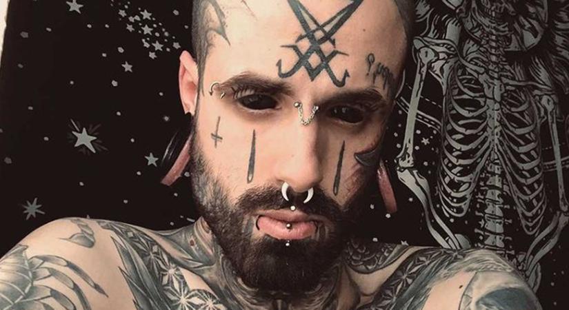 Felismerhetetlenre tetováltatta magát a férfi: sátáni kinézete lett - Fotó