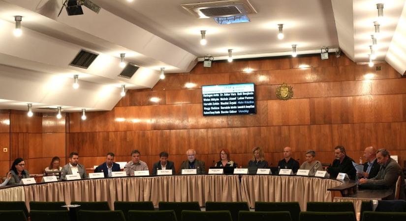 Ezeket a döntéseket hozták rendkívüli ülésen