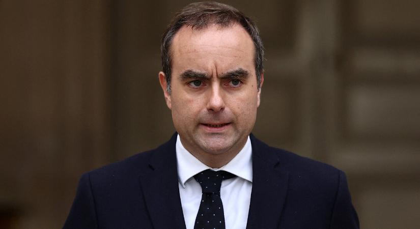 A francia államfő arra kérte a posztjáról lemondó kormányfőt, hogy tegyen egy utolsó tárgyalási kísérletet