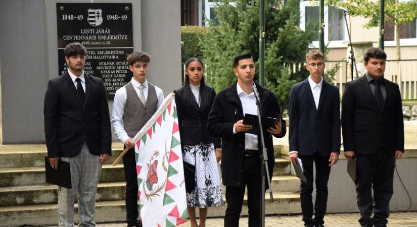 Egy 18 éves fiatalember döntötte el sorsukat – Az aradi vértanúra emlékeztek a zalai városban (galéria)