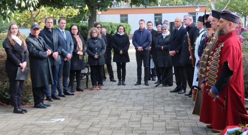Az aradi vértanúk előtt hajtottak fejet a kapuváriak - fotók, videó