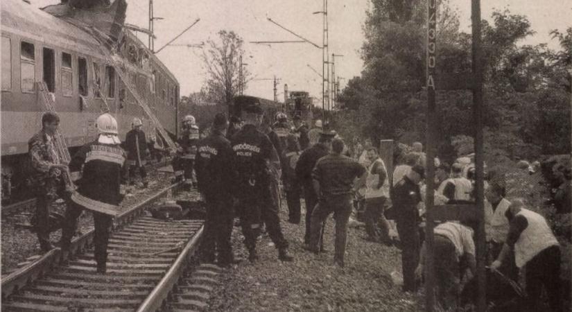 Belerohant a személyvonat az IC-be Monorierdőnél – négy ember nem élte túl