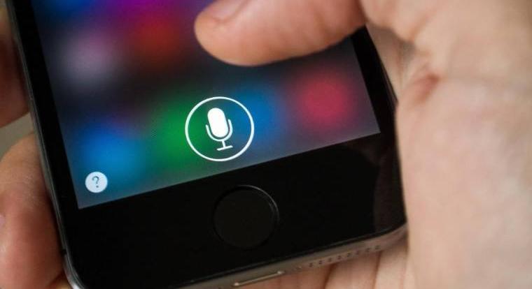 A francia ügyészség vizsgálatot indított az Apple Siri miatt