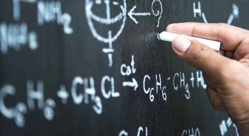 Egy program, amely során a mentor is tanulhat a mentorálttól – hasznos pályázat kémiatanároknak