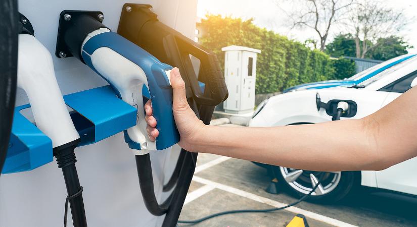 Ezzel élesztenék újra a kifulladt elektromos forradalmat: komoly kedvezményt kaphatnak a gyártók