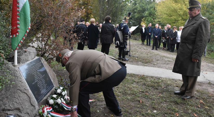 Koszorúzással emlékeztek az aradi vértanúkra Jászberényben