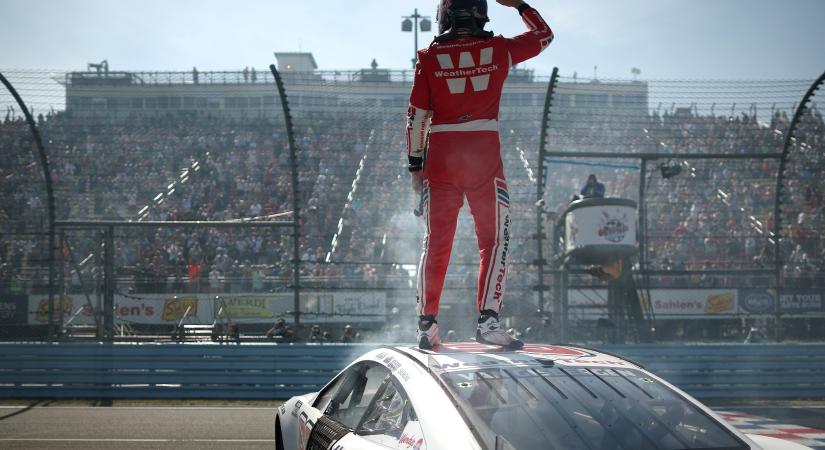 Korábbi csapattársa szerint SVG átverte a Supercars-versenyzőket