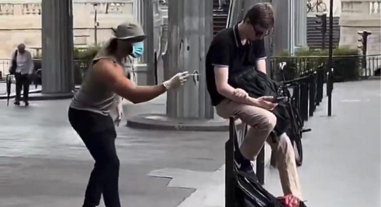 Letöltendő börtönt kapott a francia tiktokker, aki tűvel szurkált embereket „viccből”