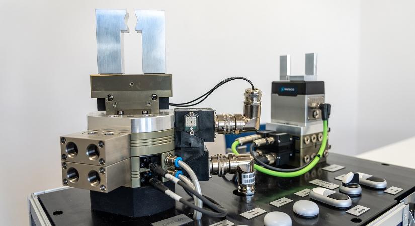 Robotkarvégi rendszer egy kézből: SCHUNK Robot PLUS – interjú