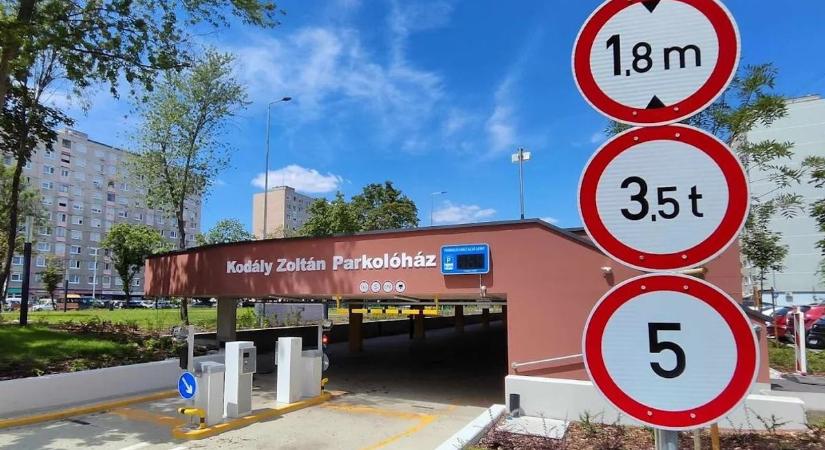 Lezárják a győri parkolóházat