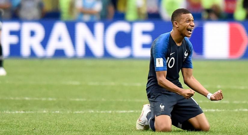 Mbappé a sérülése ellenére csatlakozik a francia válogatotthoz
