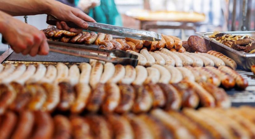 Havi közel 170 millió forintot keresett, majd a csőd után sült kolbászt árult az utcán