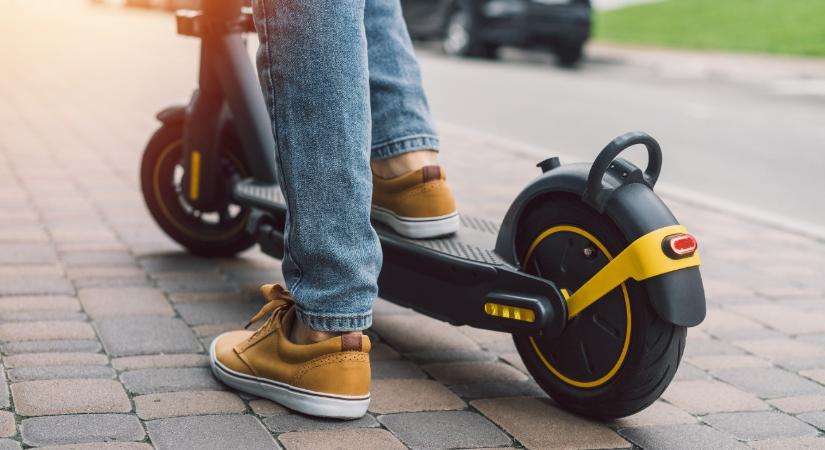 Jó ötletnek tarthatta ittasan e-rollerre pattanni – a videó szerint nem volt az