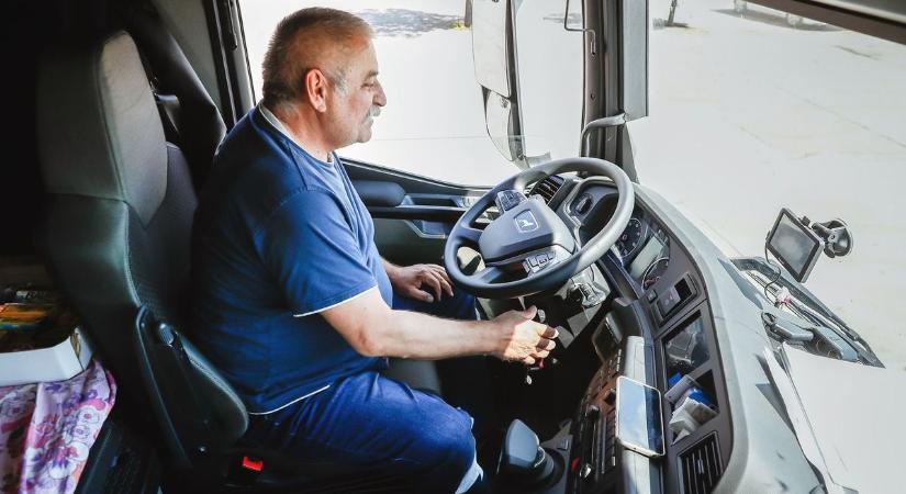 Szemétből lesz a Porsche kormánykereke - eljött a somogyi gumisok álma