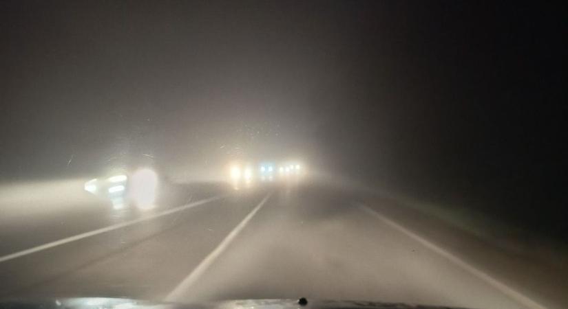 Autósok, figyelem! Durva köd lepte el a szabolcsi útszakaszt