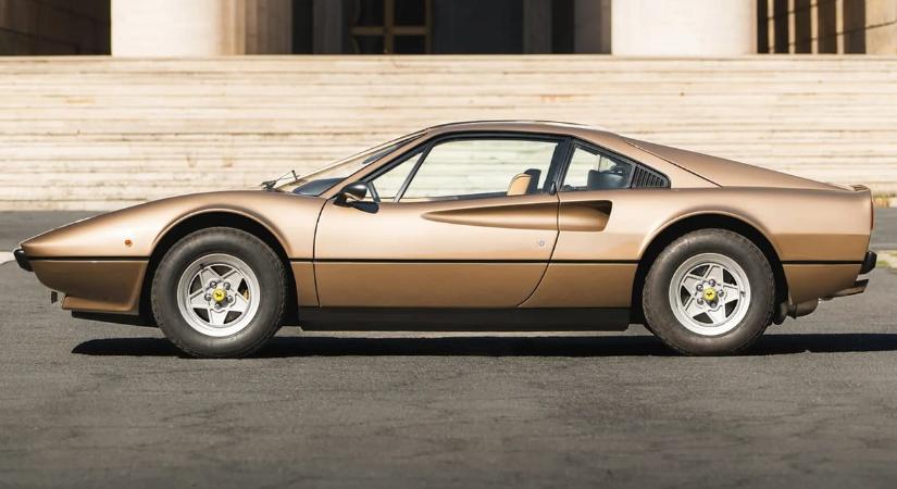 A megtestesült olasz stílus és elegancia ez a gyönyörű 49 éves Ferrari