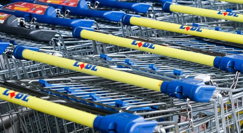 Új bevásárlókocsik a Lidlben: nehezebb tolni, de lopás ellen védenek
