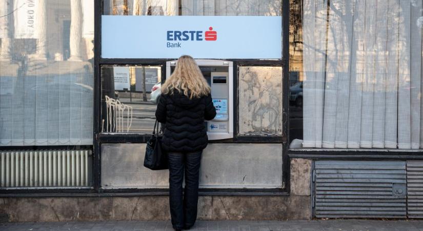 Három nagy leállás lesz októberben az Erste Banknál