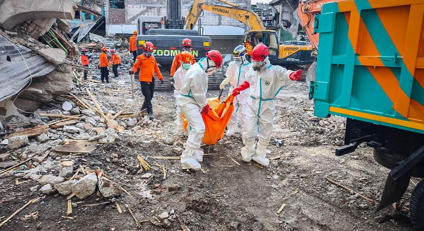 Véget ért a drámai kutatás Jáva szigetén, rengeteg gyermek vesztette életét