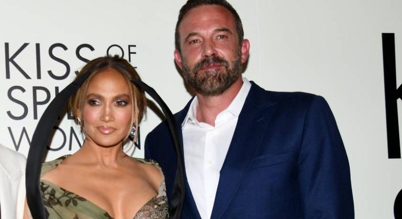 Jennifer Lopez és Ben Affleck újra együtt pózoltak a vörös szőnyegen: meglepően viselkedtek a válásuk után egy évvel