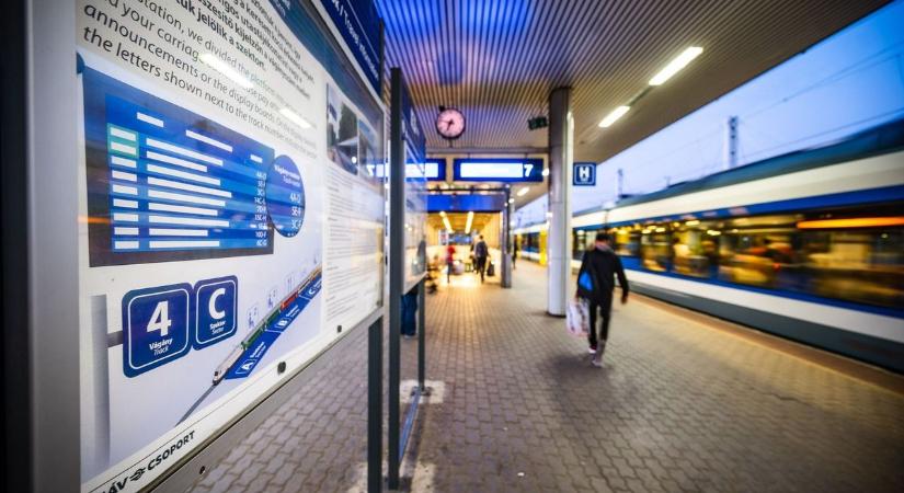 Bevezeti a MÁV az új utastájékoztatást Veszprémben is? Itt a válasz!