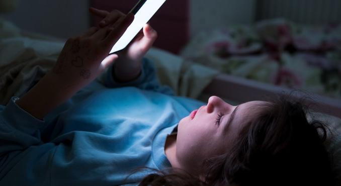Pornográf tartalmakra irányíthatja a 13 éves felhasználókat a TikTok