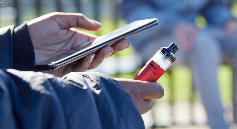 E-cigarettázó kamaszok: ijesztő adatokat közölt az Egészségügyi Világszervezet