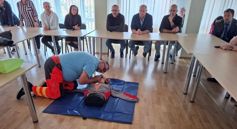 Életmentő tudással gyarapodtak a rendőrök