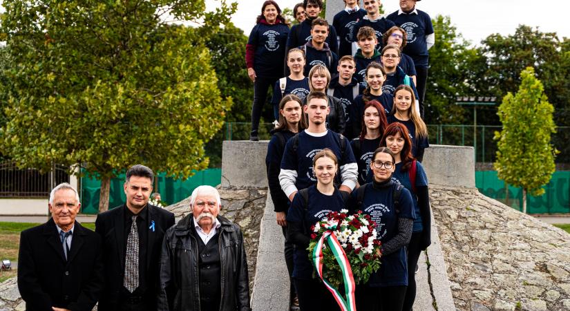 Aradon emlékezett meg Vásárhely vezetése