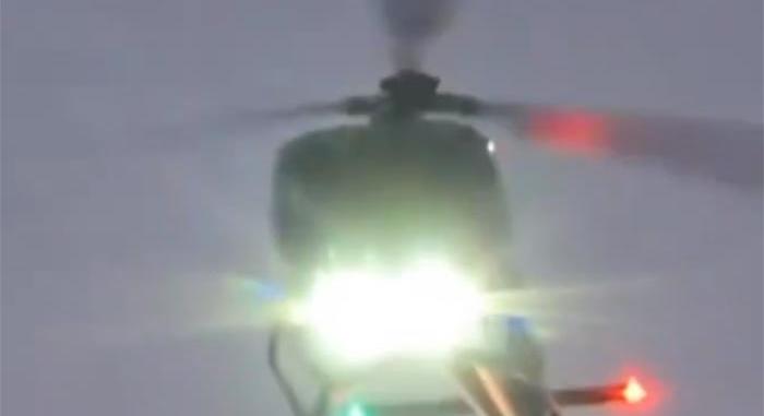 Mentőhelikopter zuhant a sztrádára, egy autós közelről nézte
