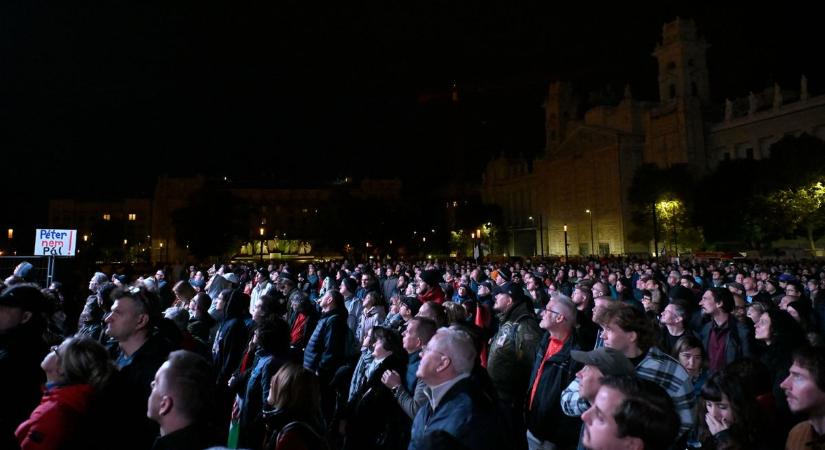 „Úgy elküldjük őket a büdös f*szba...” – gőzerővel épül a Tisza „szeretetországa” (VIDEÓ)