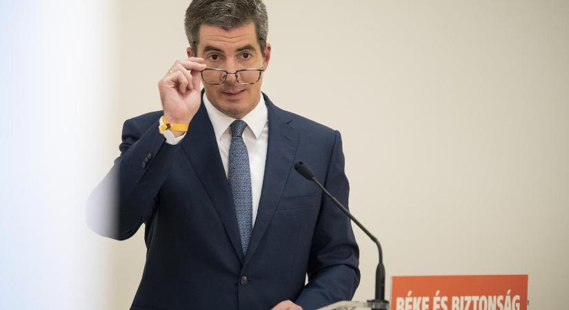 Egyelőre nem vitte el a TEK a politikus-testbeszédek elemzőjét