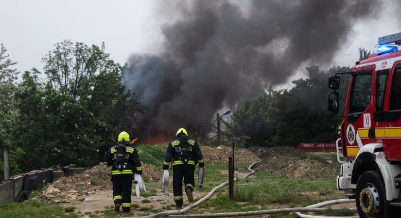 Katasztrófavédelem: idén 130-cal több épület gyulladt ki, mint tavaly és közel 20 emberrel többen haltak meg tűzben