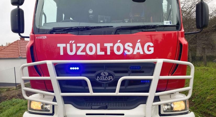 Árokba borult autó a 21-esen – ketten utaztak a járműben