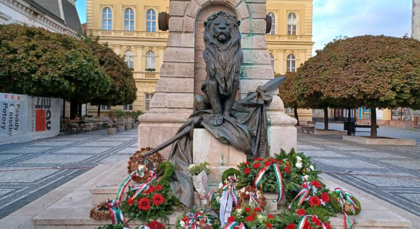 Iránytű a múltból a jövő felé – a szabadságharc mártírjaira emlékeztek Komáromban