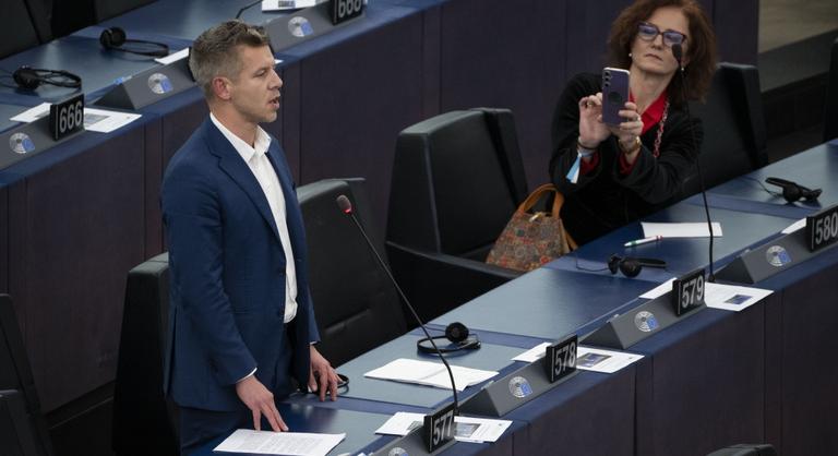 Az Európai Parlament nem függeszti fel Magyar Péter, Dobrev Klára és Ilaria Salis mentelmi jogát sem