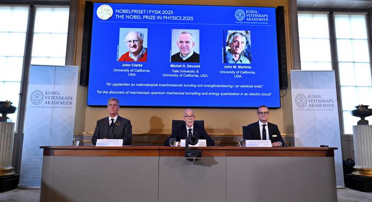 Három amerikai tudós kapta az idei fizikai Nobel-díjat kvantummechanikai kutatásaikért