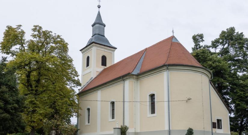 A Kárpát-medencében épültek, Nyugat-Európában pedig bezártak a templomok