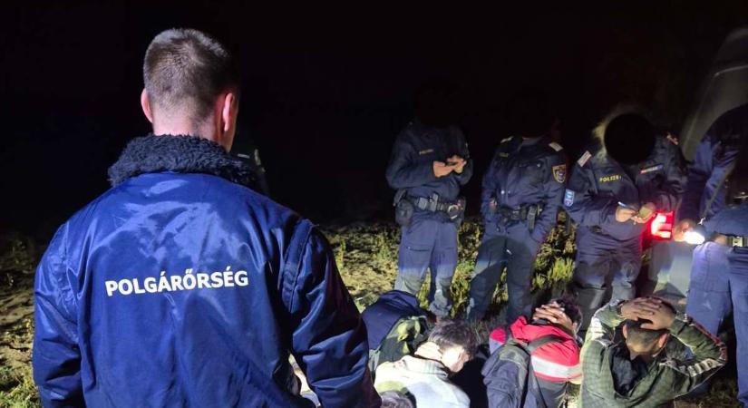 Délelőtt még ünnepeltek, este már afgánokat fogtak a kerítésnél az ásotthalmi polgárőrök
