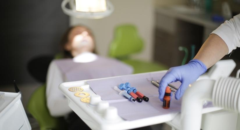 Fogorvostól rettegünk? Így győzhetjük le a fúró hangjától való félelmet