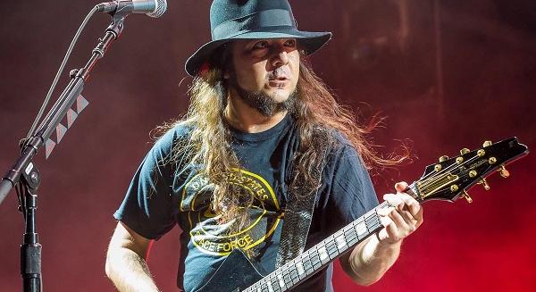 Egy NFL-csapat neve miatt kritizálták a kommentelők a System Of A Down gitárosát