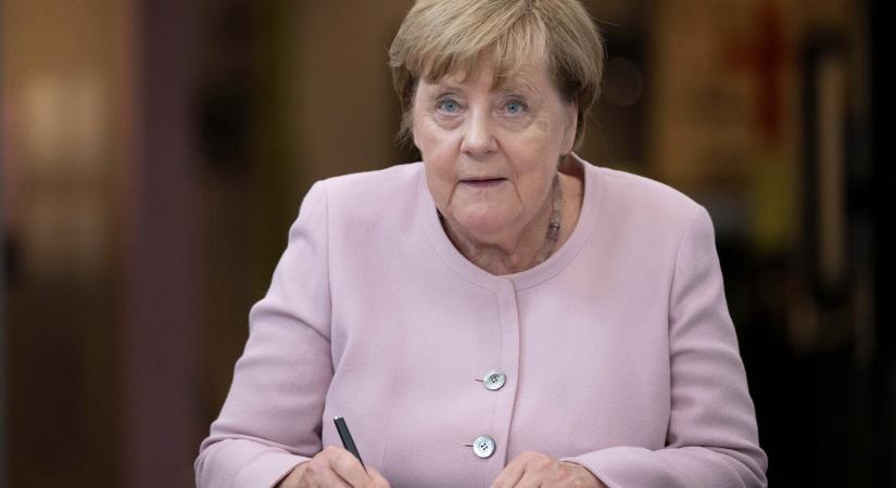 Merkel: Az ukrajnai háború Putyin COVID-19-től való félelmének a következménye