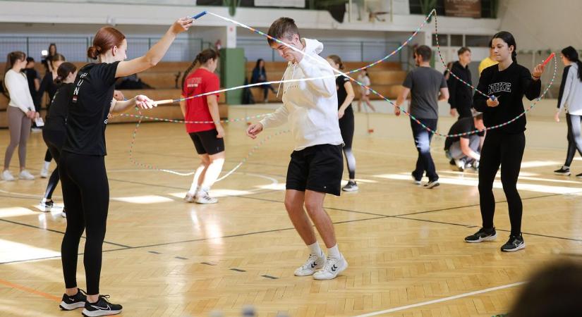 Eszterházy Sportnap: együtt mozdultak a Leányka úton a hallgatók és a dolgozók