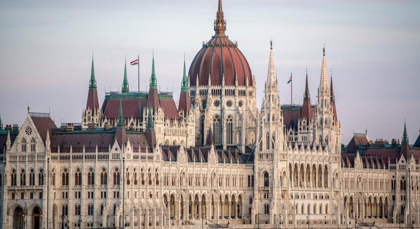 Különös alakot szúrtak ki a Parlamentben, az építők elképesztő fricskát adtak a Habsburgoknak